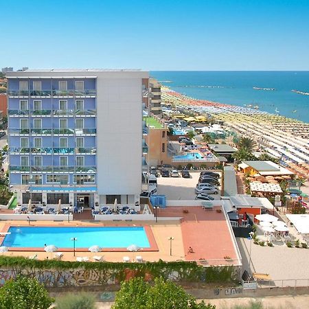 Hotel Majestic بيزارو المظهر الخارجي الصورة