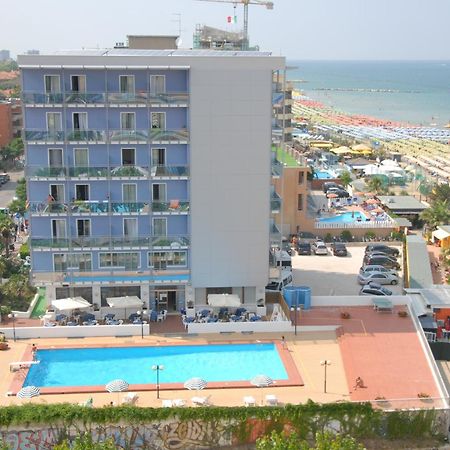 Hotel Majestic بيزارو المظهر الخارجي الصورة